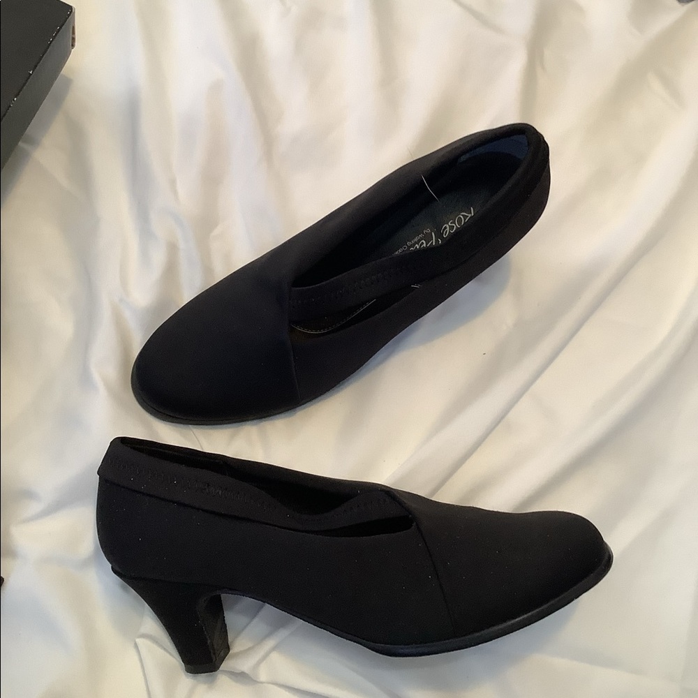 Black Rose Petals walking shoes